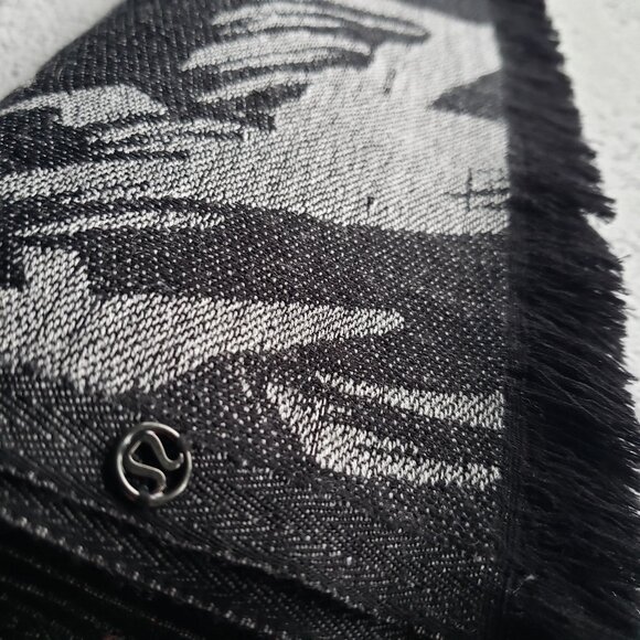 Soft + Cozy Lululemon Black Grey Long Scarf w Fringe - Picture 6 of 9